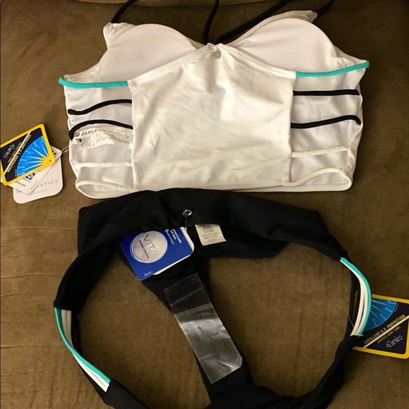NWT Fabletics 2 piece - Picture 2 of 2
